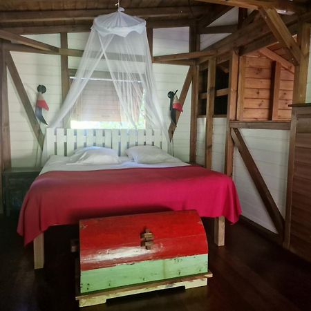 Les Bananes Vertes Ecolodges Saint-Claude Exterior foto